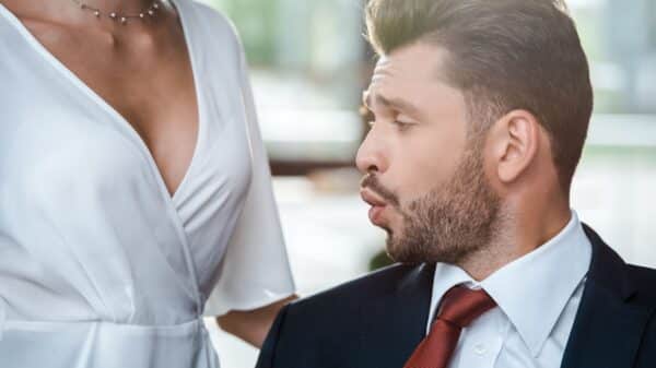 Hör auf, meine Brüste anzustarren!